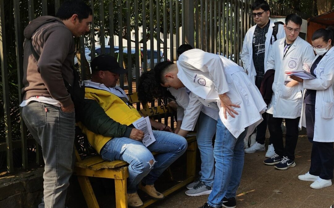 TOMA DE PRESIÓN ARTERIAL Y EDUCACIÓN SOBRE FACTORES DE RIESGO CARDIOVASCULAR A LA POBLACIÓN DE CORONEL OVIEDO.